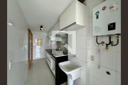Apartamento para alugar com 156m², 4 quartos e 3 vagas Apartamento para alugar com 156m², 4 quartos e 3 vagasCozinha e Área de Serviço