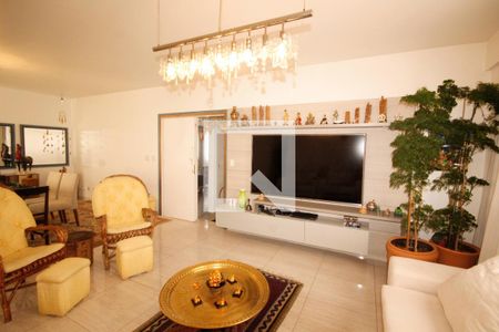 Casa à venda com 570m², 8 quartos e 2 vagassala 1