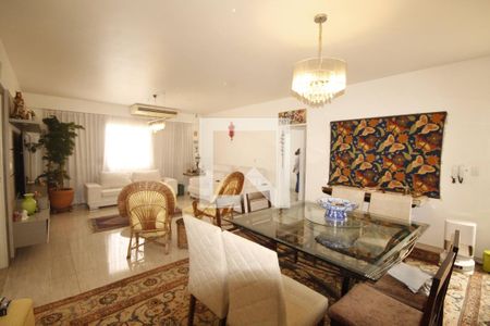 Casa à venda com 570m², 8 quartos e 2 vagassala 1