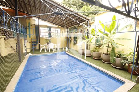 Casa à venda com 570m², 8 quartos e 2 vagasPiscina