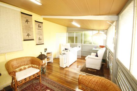 Casa à venda com 570m², 8 quartos e 2 vagasEscritório