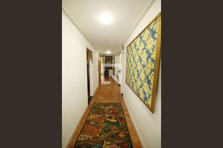 Casa à venda com 570m², 8 quartos e 2 vagasCorredor