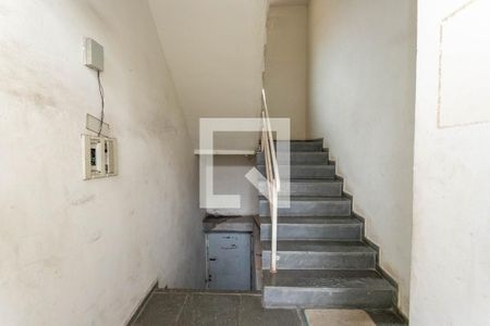 Apartamento para alugar com 75m², 2 quartos e sem vagaEscada do prédio