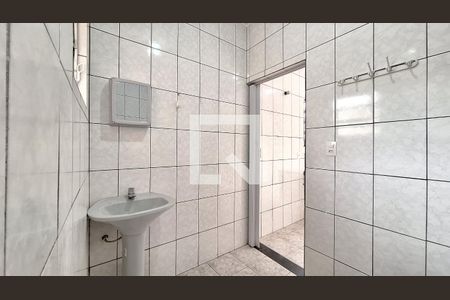 Casa à venda com 300m², 2 quartos e sem vaga Casa à venda com 300m², 2 quartos e sem vagaBanheiro de serviço