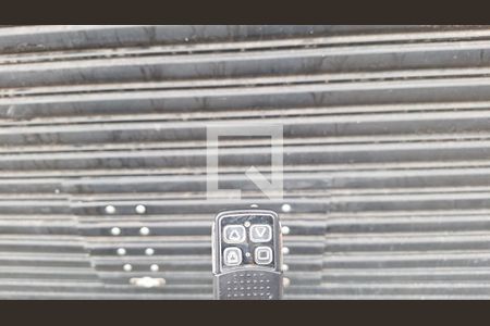 Casa à venda com 300m², 2 quartos e sem vaga Casa à venda com 300m², 2 quartos e sem vagaControle remoto porta garagem