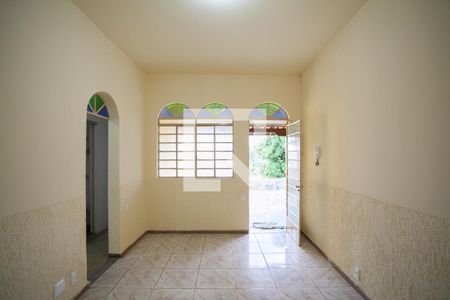 Sala de casa à venda com 2 quartos, 90m² em Santa Rosa, Belo Horizonte