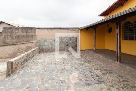 Casa à venda com 90m², 2 quartos e 2 vagas Casa à venda com 90m², 2 quartos e 2 vagasFrente da Casa