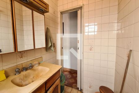 Casa de condomínio à venda com 220m², 3 quartos e 2 vagasBanheiro 1