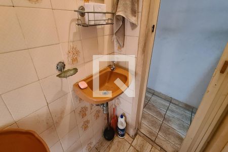 Casa de condomínio à venda com 220m², 3 quartos e 2 vagasLavabo