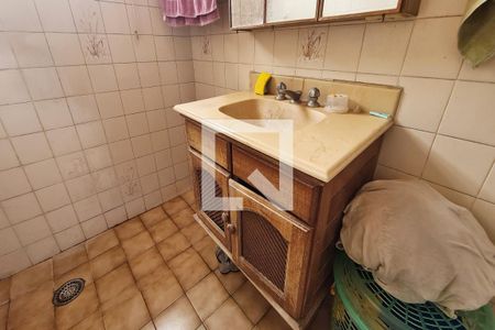 Casa de condomínio à venda com 220m², 3 quartos e 2 vagasBanheiro 1