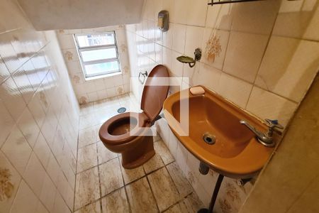 Casa de condomínio à venda com 220m², 3 quartos e 2 vagasLavabo