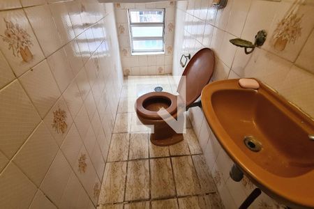 Casa de condomínio à venda com 220m², 3 quartos e 2 vagasLavabo