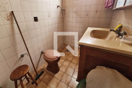 Casa de condomínio à venda com 220m², 3 quartos e 2 vagasBanheiro 1