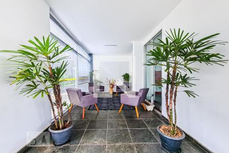 Apartamento à venda com 62m², 2 quartos e 2 vagasHall social