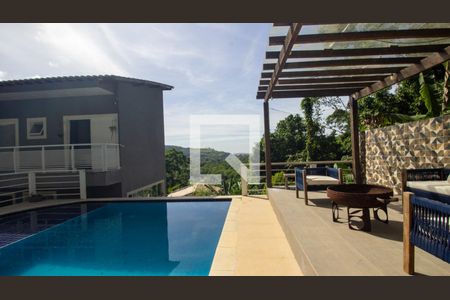 Casa de condomínio à venda com 350m², 5 quartos e 6 vagasQuintal