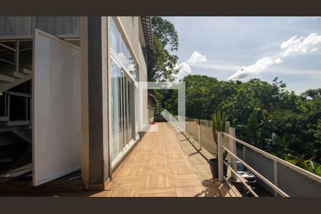 Casa de condomínio à venda com 350m², 5 quartos e 6 vagasVaranda da Casa