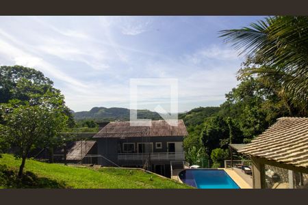 Casa de condomínio à venda com 350m², 5 quartos e 6 vagasQuintal