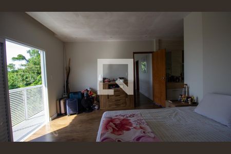 Casa de condomínio à venda com 350m², 5 quartos e 6 vagasSuíte 3