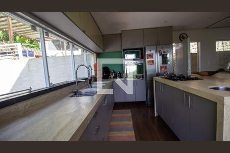 Casa de condomínio à venda com 350m², 5 quartos e 6 vagasCozinha