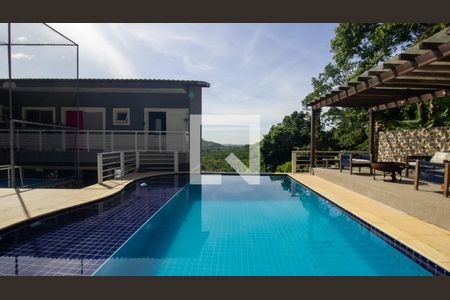 Casa de condomínio à venda com 350m², 5 quartos e 6 vagasPiscina