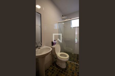 Casa de condomínio à venda com 350m², 5 quartos e 6 vagasBanheiro da Edícula