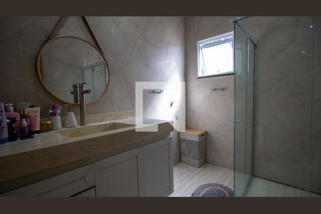 Casa de condomínio à venda com 350m², 5 quartos e 6 vagasBanheiro da Suíte 2