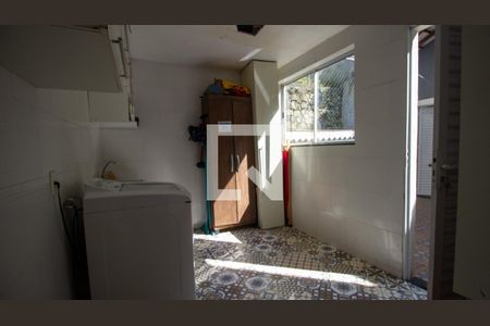 Casa de condomínio à venda com 350m², 5 quartos e 6 vagasÁrea de Serviço