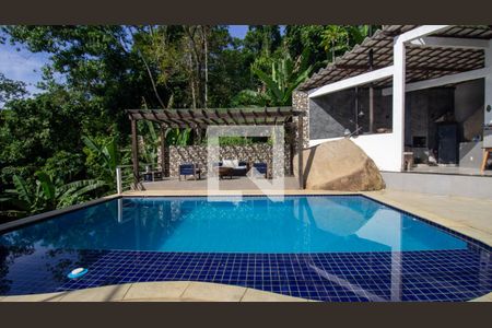 Casa de condomínio à venda com 350m², 5 quartos e 6 vagasPiscina