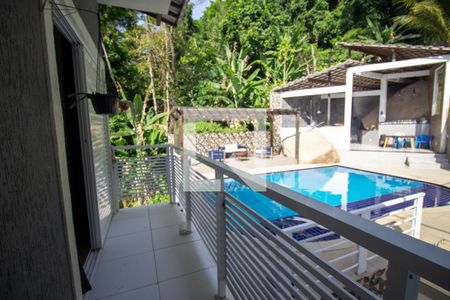 Casa de condomínio à venda com 350m², 5 quartos e 6 vagasSacada da Suíte 1 e 2