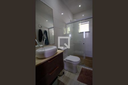 Casa de condomínio à venda com 350m², 5 quartos e 6 vagasBanheiro da Suíte 1