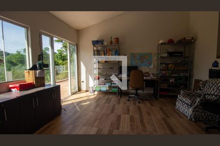 Casa de condomínio à venda com 350m², 5 quartos e 6 vagasEdícula