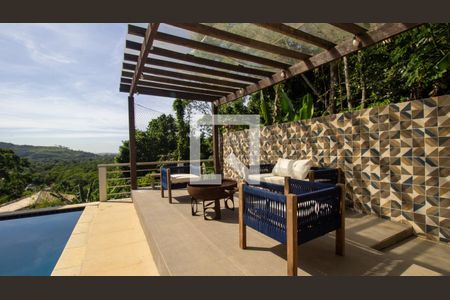 Casa de condomínio à venda com 350m², 5 quartos e 6 vagasQuintal