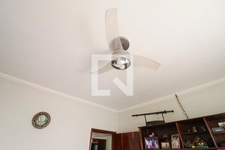 Casa à venda com 225m², 3 quartos e 3 vagas Casa à venda com 225m², 3 quartos e 3 vagasSala