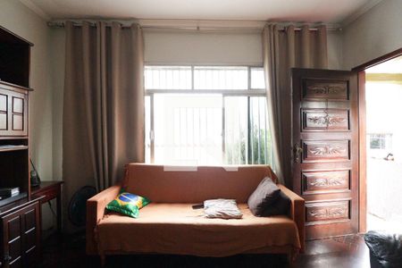 Casa à venda com 225m², 3 quartos e 3 vagas Casa à venda com 225m², 3 quartos e 3 vagasSala