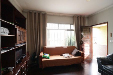 Casa à venda com 225m², 3 quartos e 3 vagas Casa à venda com 225m², 3 quartos e 3 vagasSala