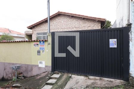 Casa à venda com 225m², 3 quartos e 3 vagas Casa à venda com 225m², 3 quartos e 3 vagasFachada/Placa