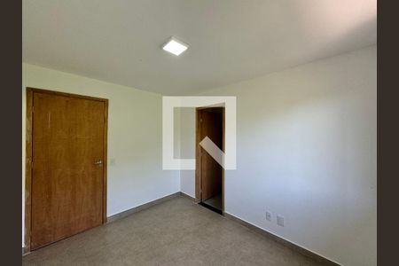 Suíte de casa de condomínio à venda com 3 quartos, 88m² em Vargem Pequena, Rio de Janeiro