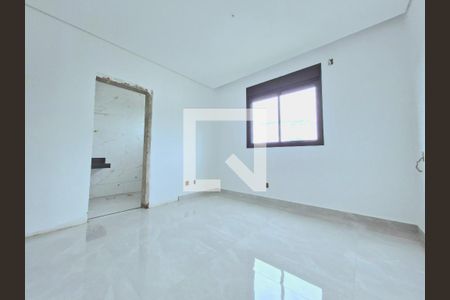 Casa de condomínio à venda com 417m², 4 quartos e 4 vagasSuíte 2