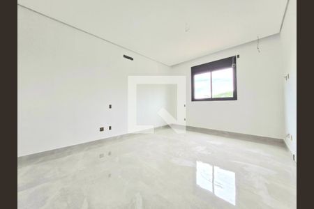Casa de condomínio à venda com 417m², 4 quartos e 4 vagasSuíte 3