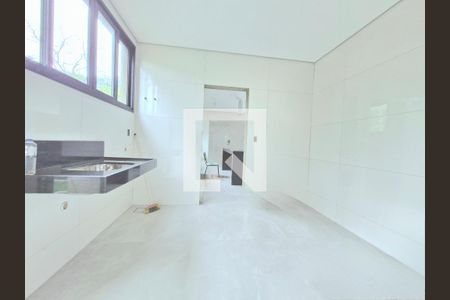 Casa de condomínio à venda com 417m², 4 quartos e 4 vagasÁrea de serviço