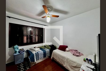 Casa à venda com 250m², 3 quartos e 4 vagas Casa à venda com 250m², 3 quartos e 4 vagasQuarto 4