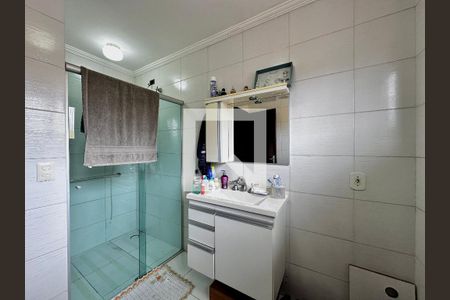 Casa à venda com 250m², 3 quartos e 4 vagas Casa à venda com 250m², 3 quartos e 4 vagasBanheiro Suíte 2