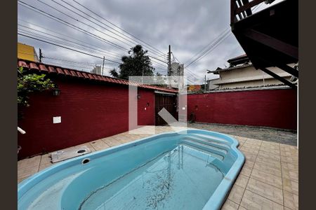 Casa à venda com 250m², 3 quartos e 4 vagas Casa à venda com 250m², 3 quartos e 4 vagasPiscina
