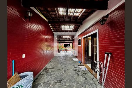 Casa à venda com 250m², 3 quartos e 4 vagas Casa à venda com 250m², 3 quartos e 4 vagasQuintal Lateral