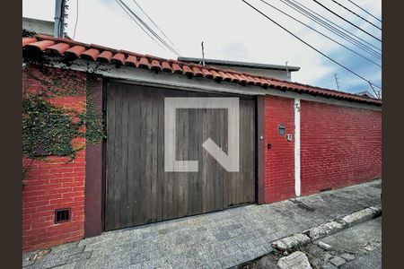 Casa à venda com 250m², 3 quartos e 4 vagas Casa à venda com 250m², 3 quartos e 4 vagasFachada
