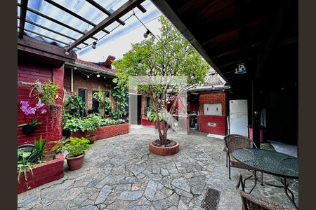 Casa à venda com 250m², 3 quartos e 4 vagas Casa à venda com 250m², 3 quartos e 4 vagasQuintal