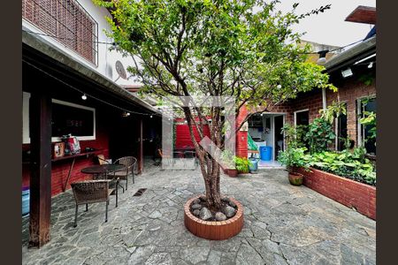 Casa à venda com 250m², 3 quartos e 4 vagas Casa à venda com 250m², 3 quartos e 4 vagasQuintal