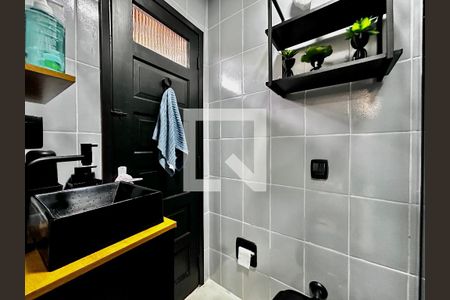 Casa à venda com 250m², 3 quartos e 4 vagas Casa à venda com 250m², 3 quartos e 4 vagasBanheiro Suíte Fundos