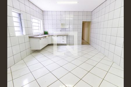 Casa à venda com 256m², 3 quartos e 3 vagasCozinha