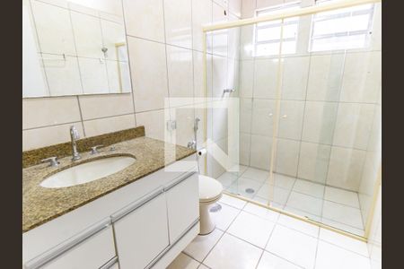 Casa à venda com 256m², 3 quartos e 3 vagasBanheiro